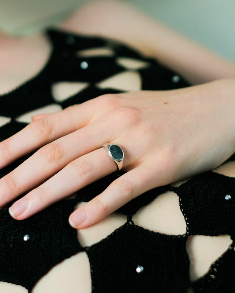 CARBON Signet Ring