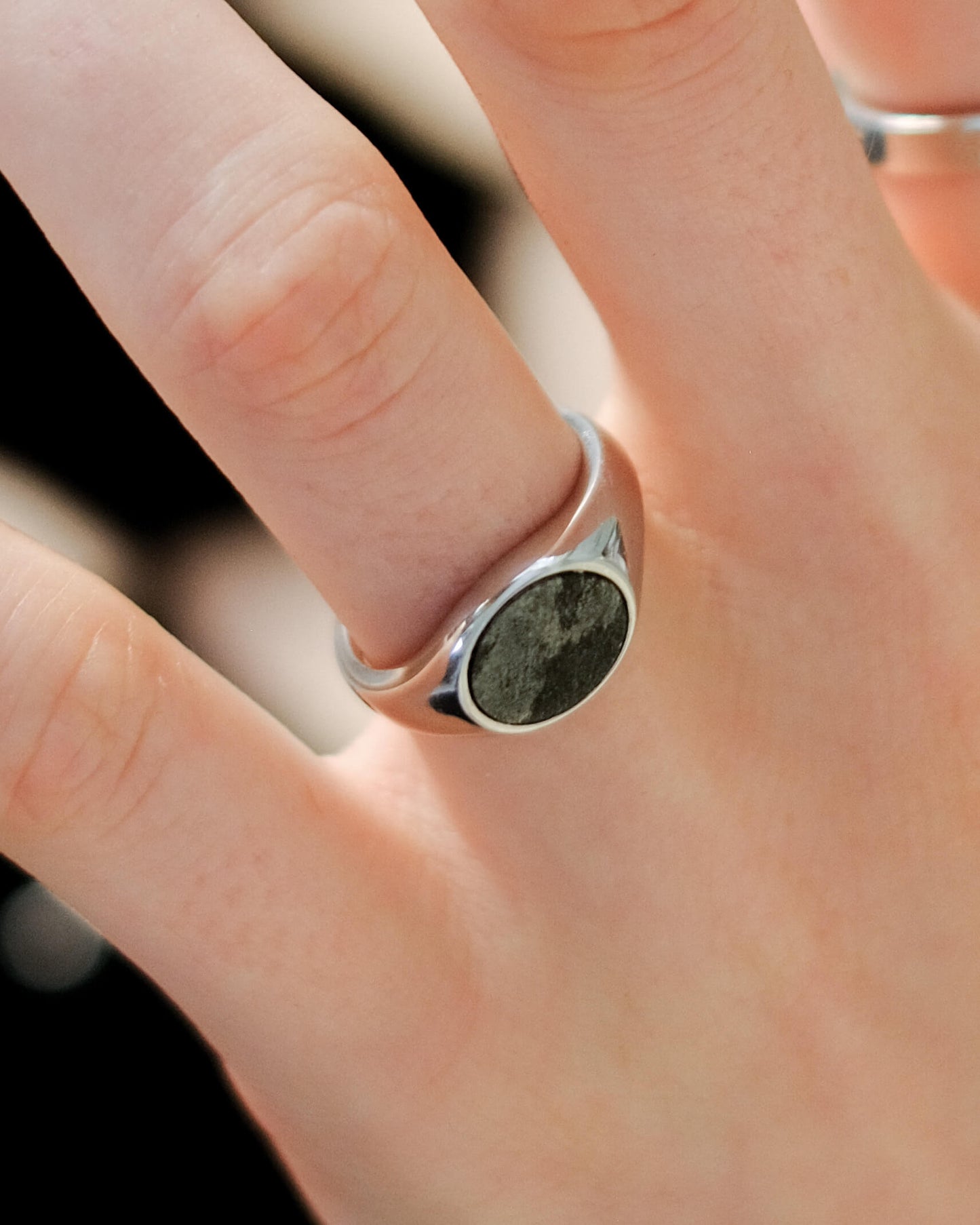 CARBON Signet Ring